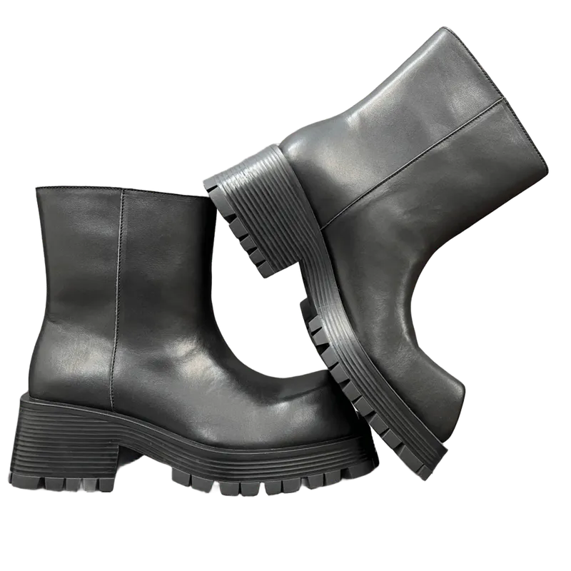Balenciaga Black Leather Unisex Ankle Boots